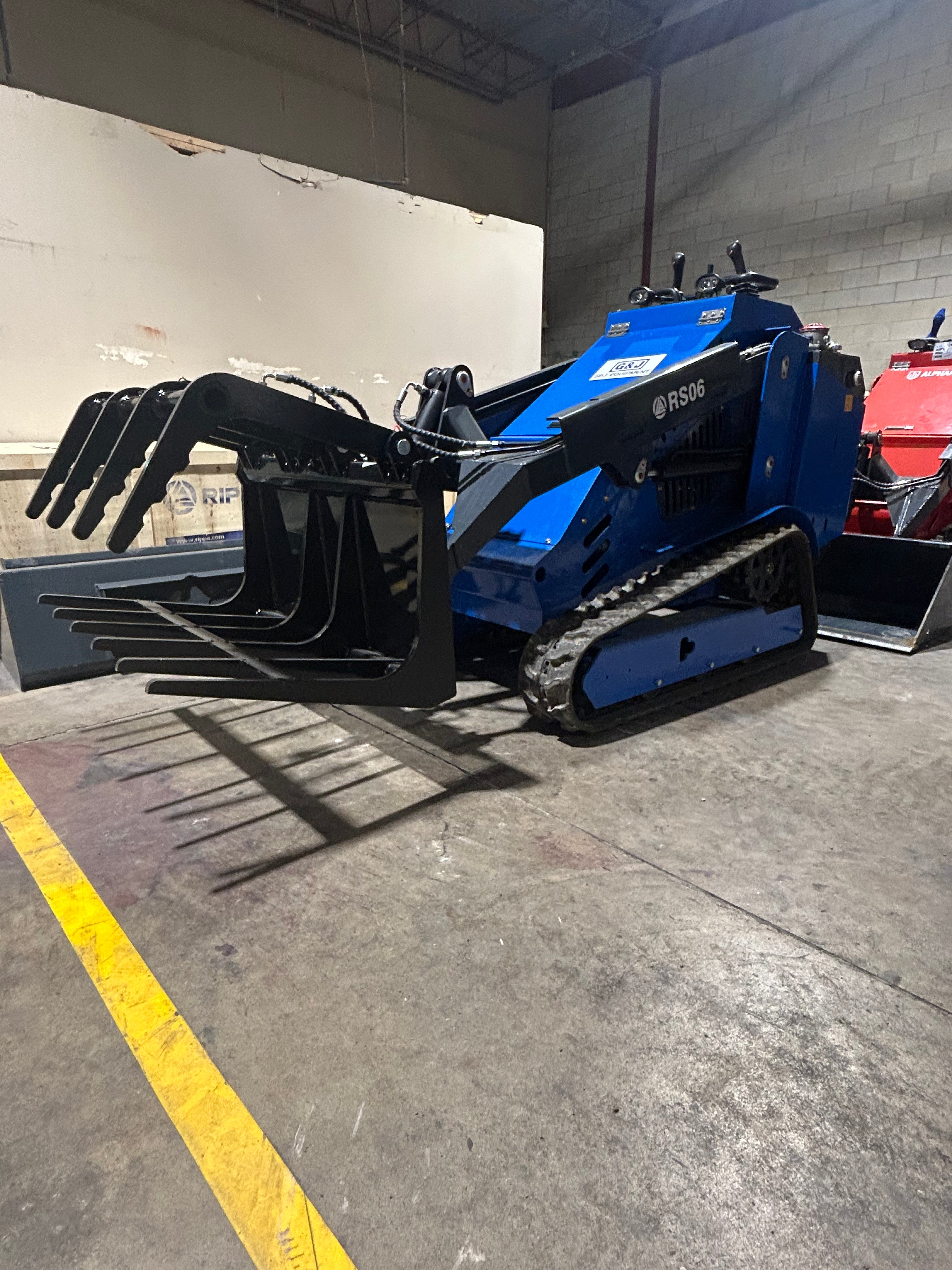 RIPPA RS04 skid steer Log Grapple Attachment