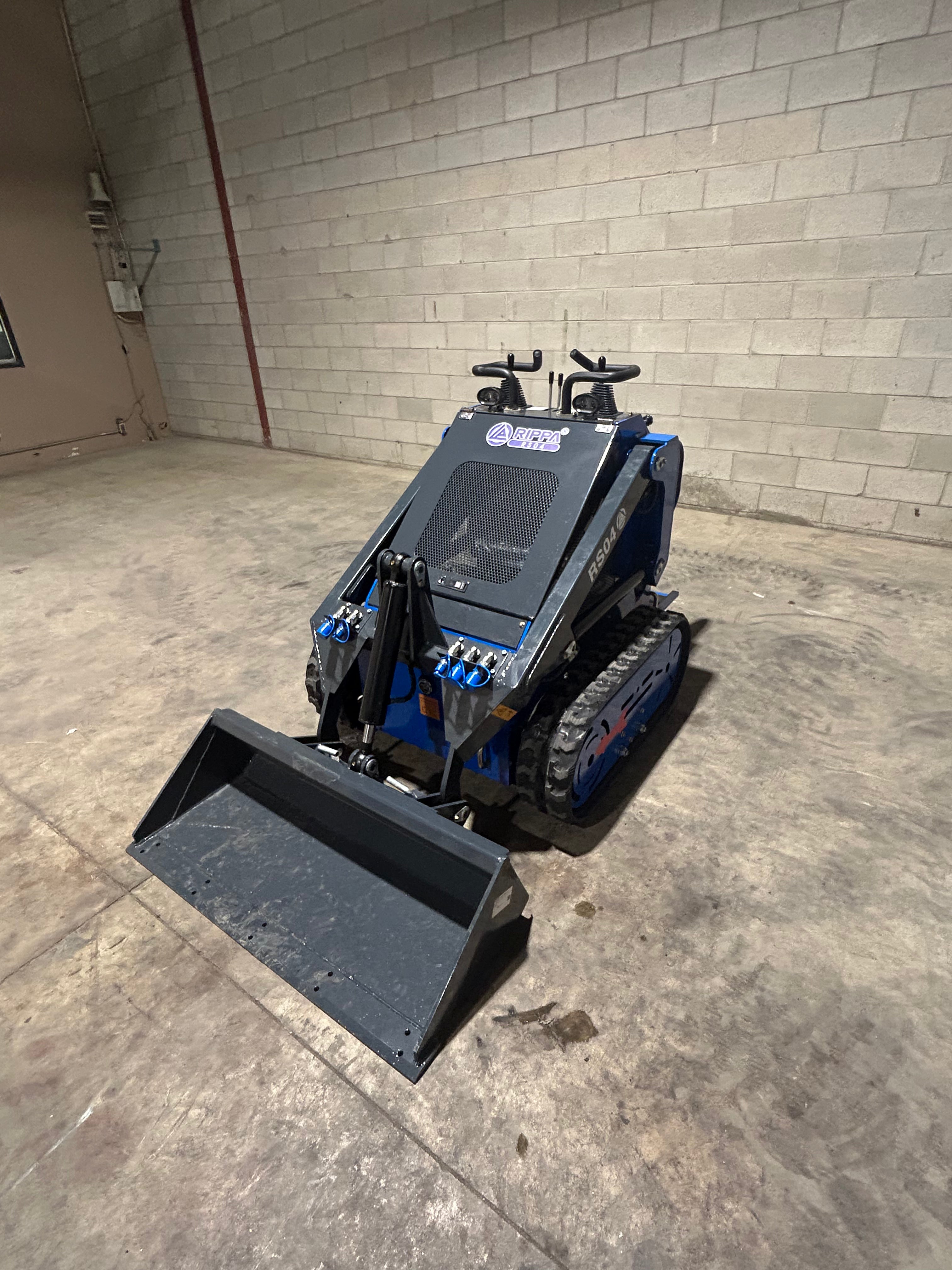 RIPPA RS04 skid steer tracked configuration